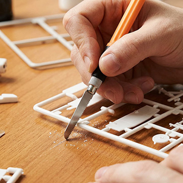 How To Use A Hand Saw